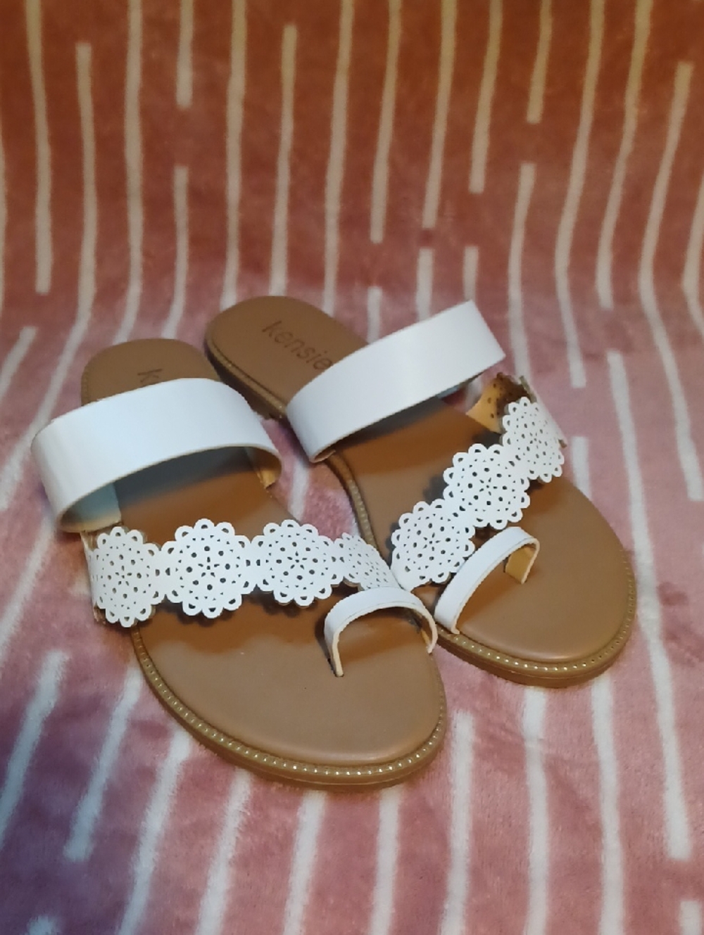 Kensie White Floral Cutout Leather Slide Sandals